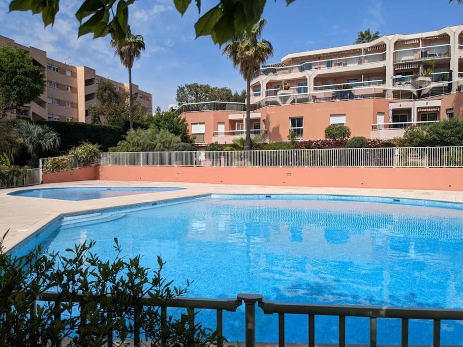 Appartement Vue Mer Sur Les Hauteurs De *