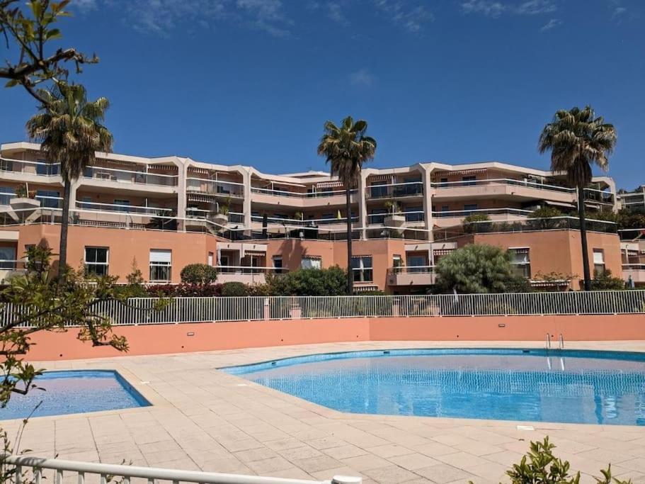 Appartement Vue Mer Sur Les Hauteurs De *